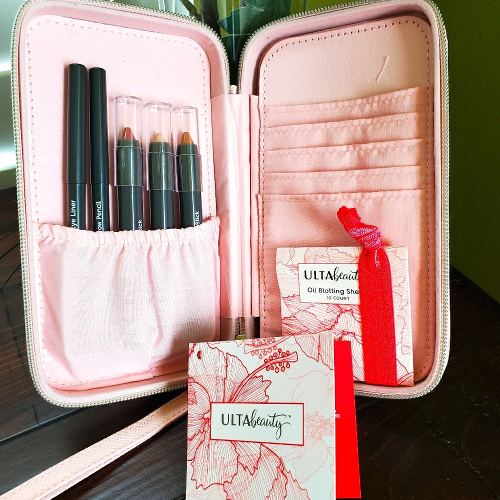 Nee ULTA make up case set